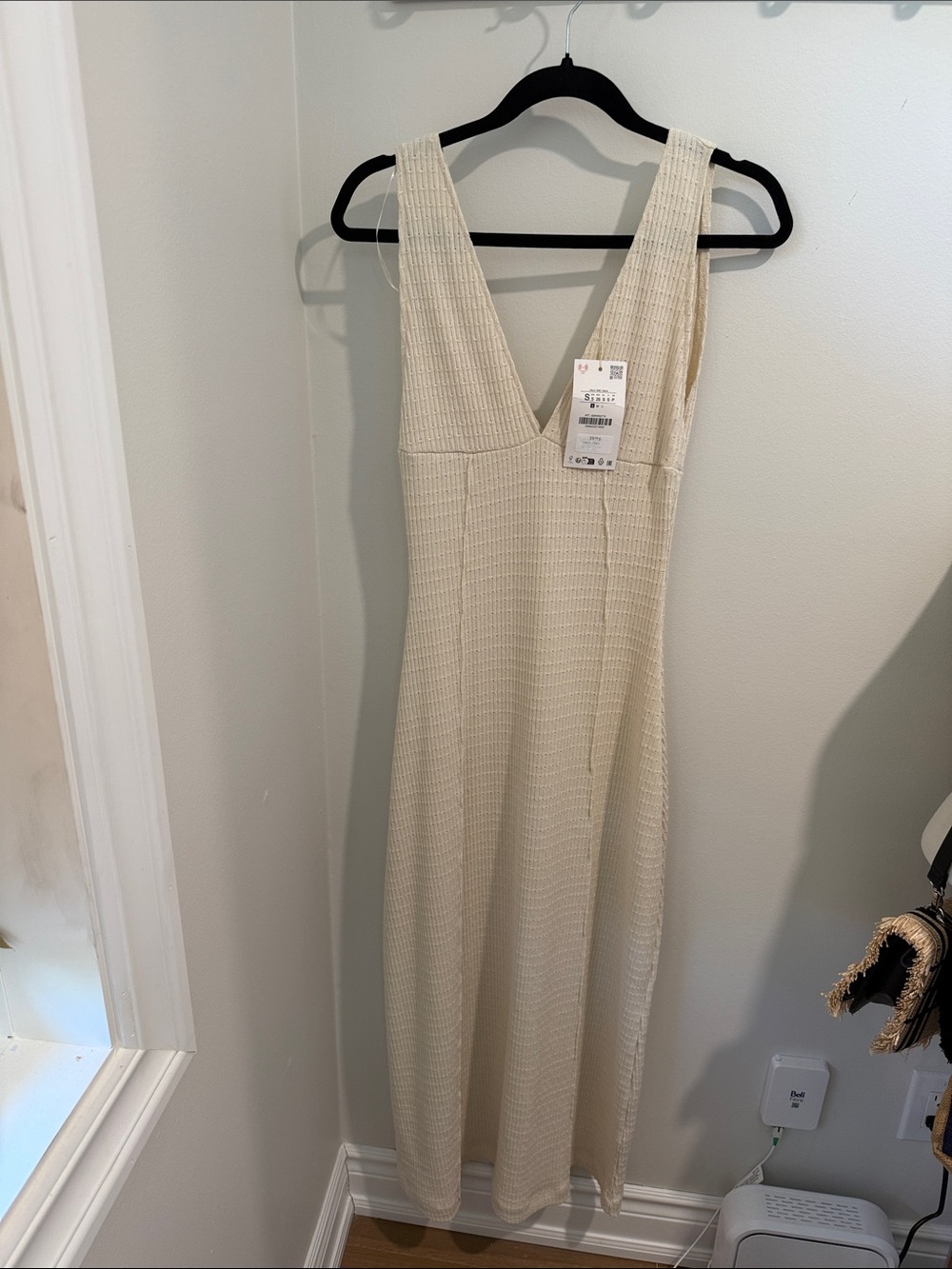 Zara Sleeveless Cream V-Neck Maxi Dress